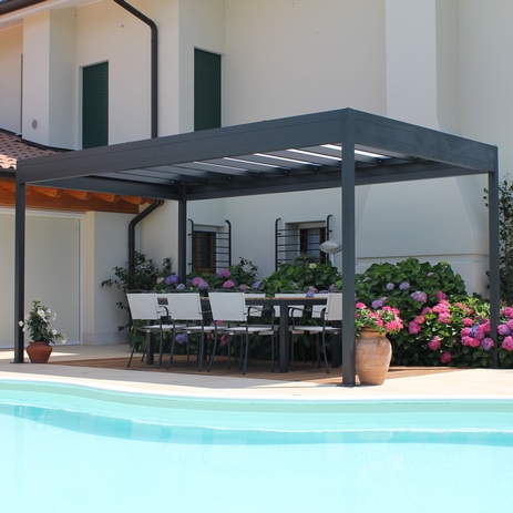 Self-supporting aluminium pergolas