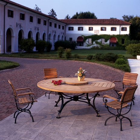 Garden table set in wood