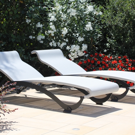 Chaises longues pour le jardin et piscine