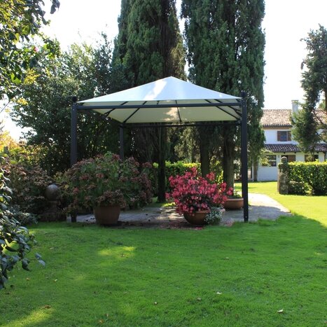 Gazebo in ferro da giardino